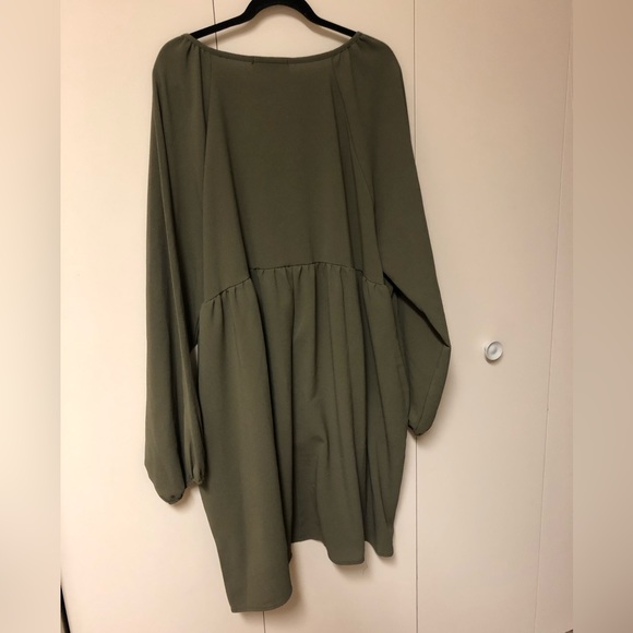 Green Dress with Pockets - Picture 2 of 5